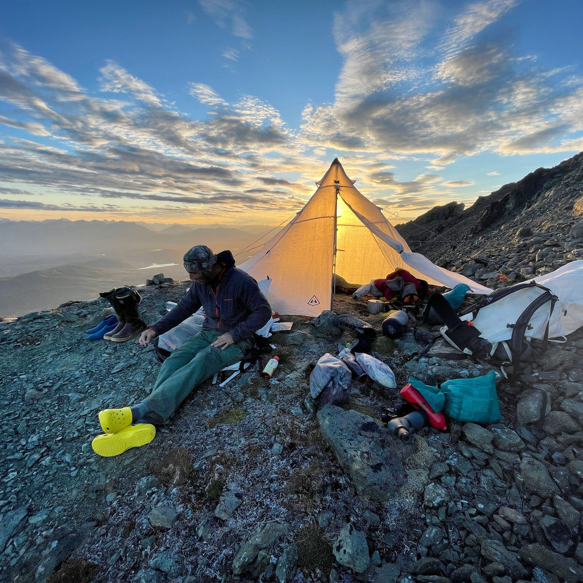 Hyperlite Mountain Gear UltaMid 2 Ultralight Pyramid Tent